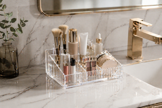 Clean vanity layout with minimal items arranged for smooth daily makeup flow and easy access.  최종 판단
