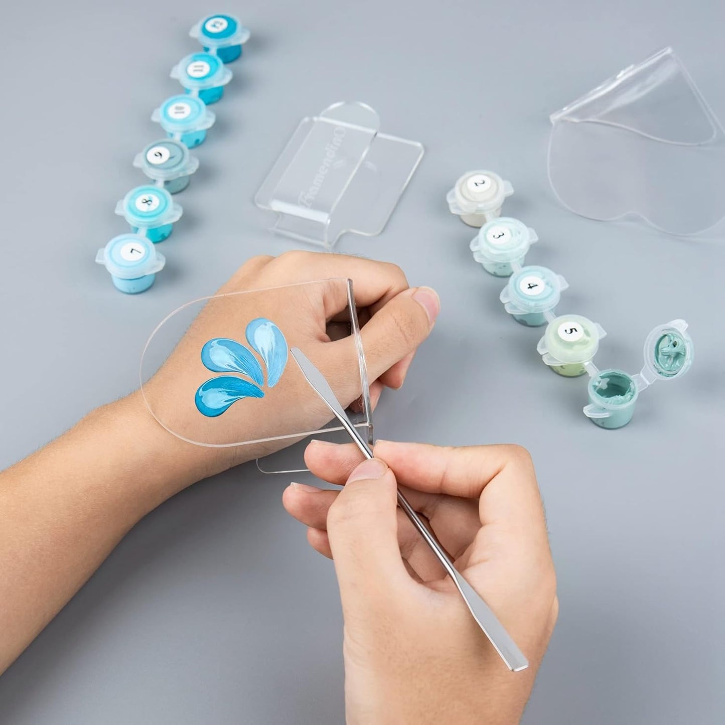 Framendino, 6 in 1 Set Hand Makeup Mixing Palette, Makeup Plate for Foundation with Spatula Makeup Artist Tool for Mixing Foundation Eye Shadow Nail Art for Women