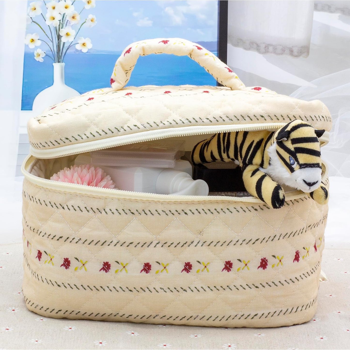 PAZIMIIK Quilted Makeup Bag Large Travel Zipper Soft Cosmetic Case for Women Girls Make Up,Little Flower Beige